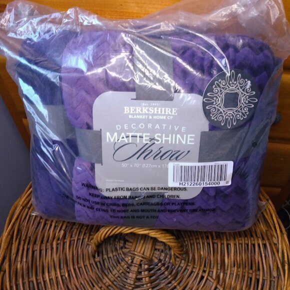 Berkshire Blanket & Home Oversized Throw 50" x 70" Dark Purple Velvet Soft NEW - Picture 2 of 6